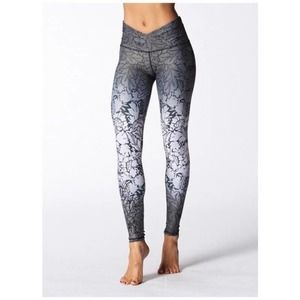 Peloton leggings x NUX Camilia Baroque Medium